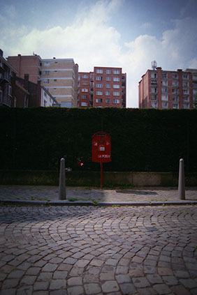 Une boîte aux lettres dans une rue en Belgique - Liège 2017
