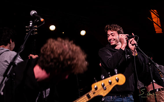 Une voiture devant une cathédrale - Liège 2017